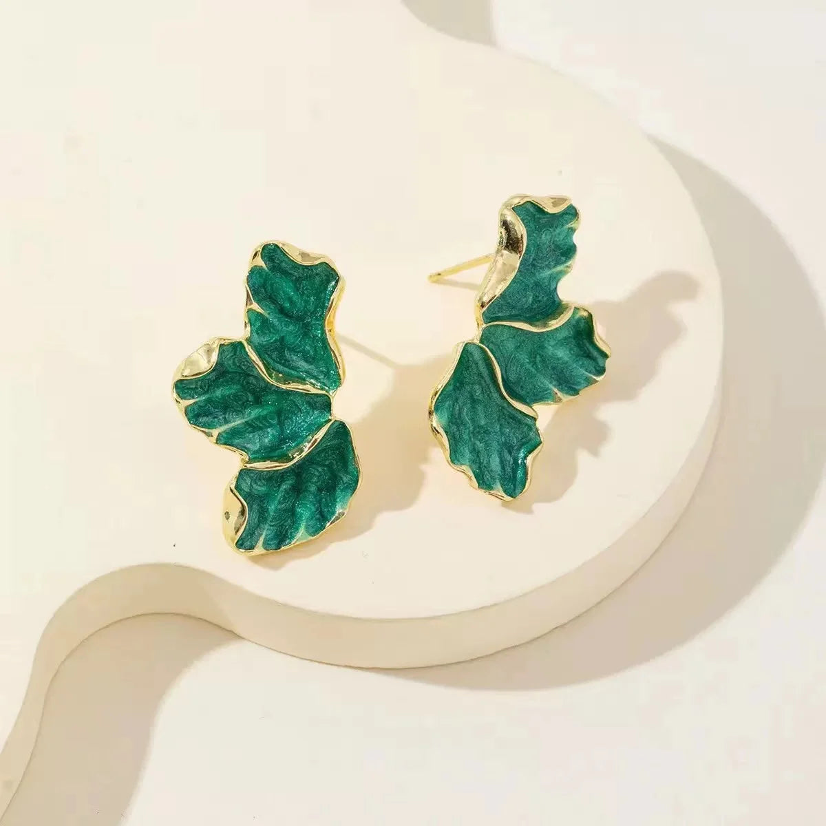 Fashion Delicate Gold Plated Irregular Back Earrings Heavy Design High Quality Cream Flower Earrings, The Best Family Gift For i